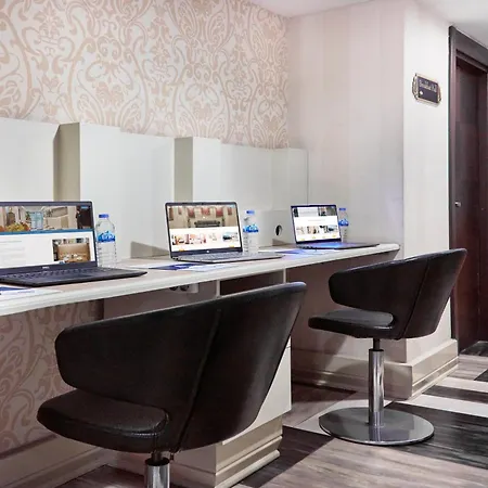 塔克西姆康纳克酒店 4*