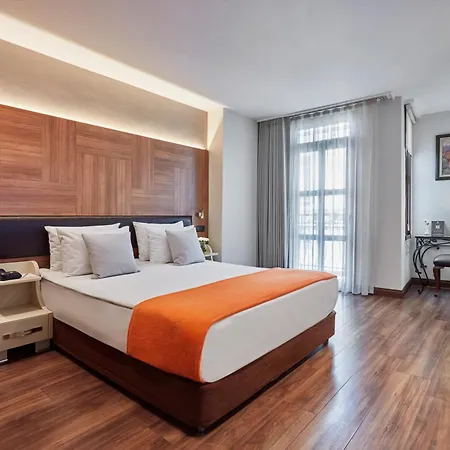 Taksim מלון 4*